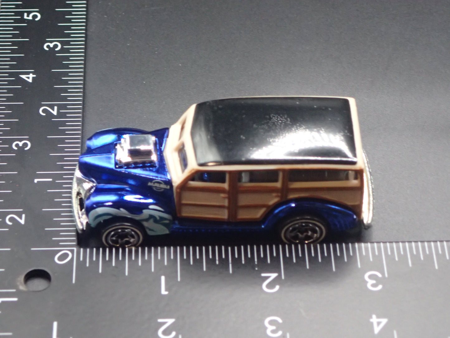 1940 40 FORD WOODIE WOODY STATION WAGON BLUE 1:64 SCALE DIORAMA DIECAST MODEL CAR