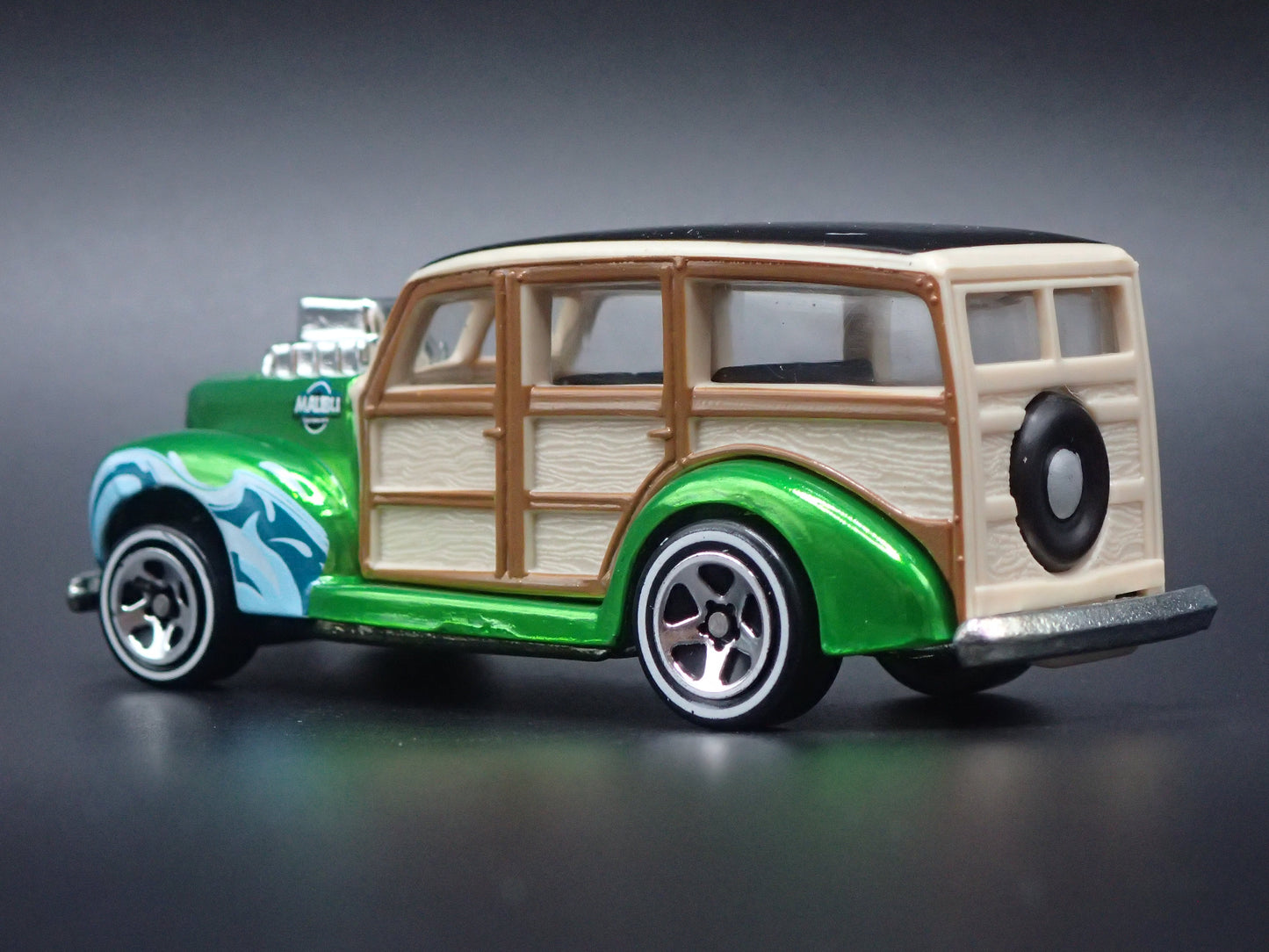 1940 40 FORD WOODIE WOODY STATION WAGON GREEN 1:64 SCALE DIORAMA DIECAST MODEL CAR