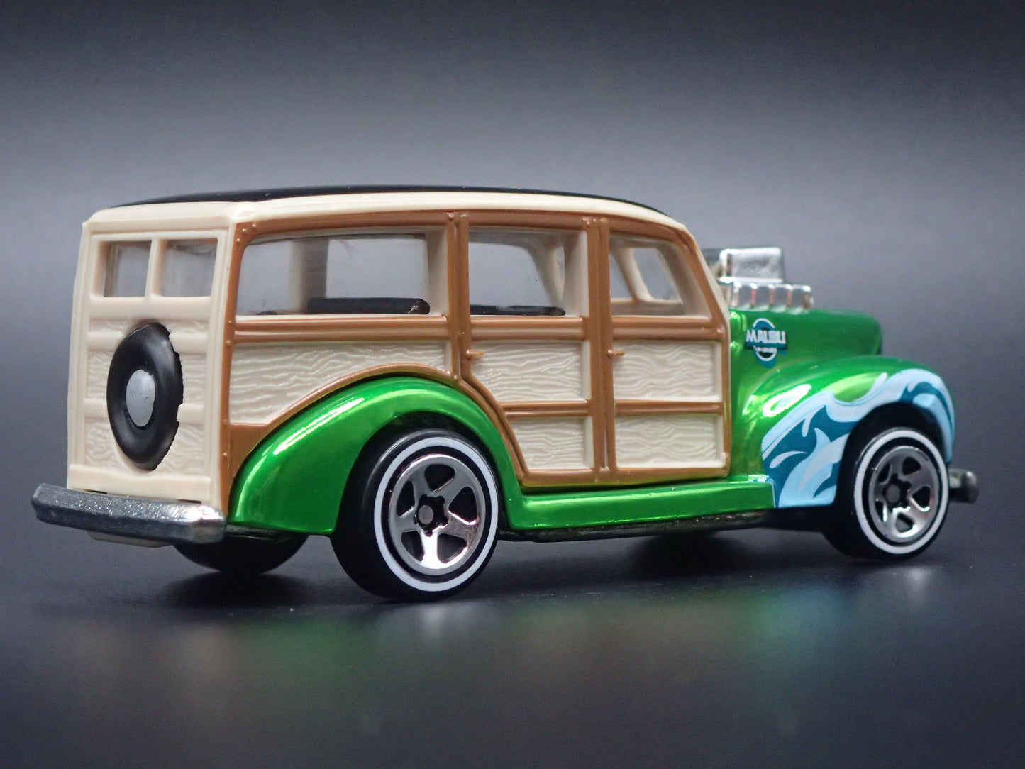 1940 40 FORD WOODIE WOODY STATION WAGON GREEN 1:64 SCALE DIORAMA DIECAST MODEL CAR