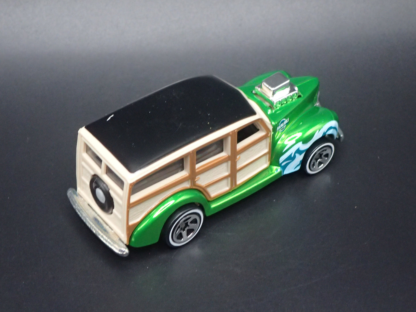 1940 40 FORD WOODIE WOODY STATION WAGON GREEN 1:64 SCALE DIORAMA DIECAST MODEL CAR