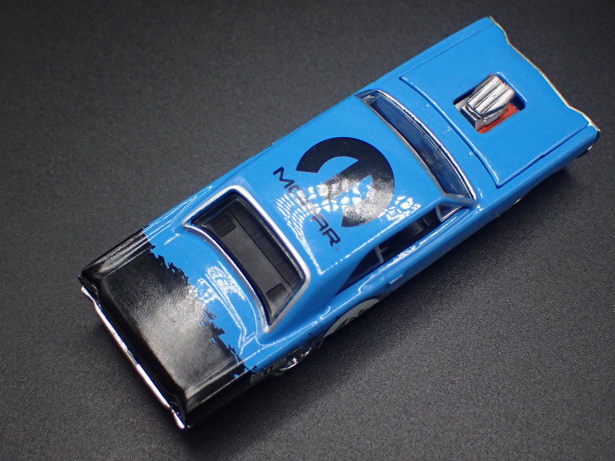 1969 69 DODGE DART SWINGER 340 BLUE 1:64 SCALE COLLECTIBLE DIECAST MODEL CAR