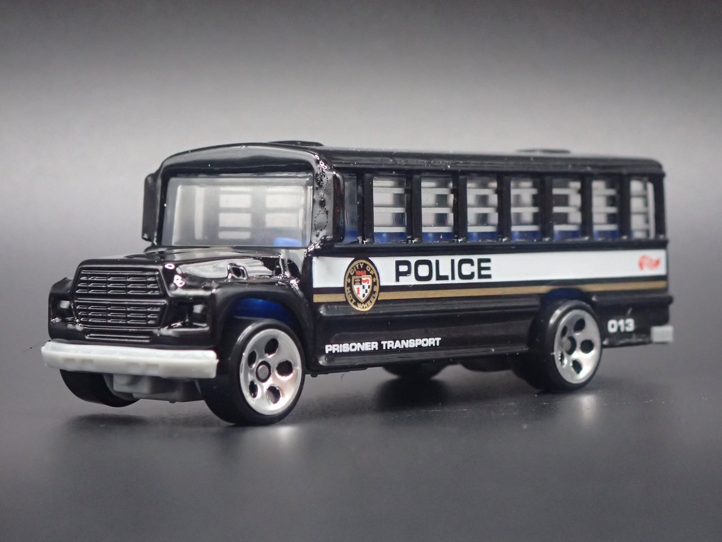 VINTAGE POLICE TRANSPORT BUS 1:64 HW SCALE DIORAMA DIECAST MODEL CAR