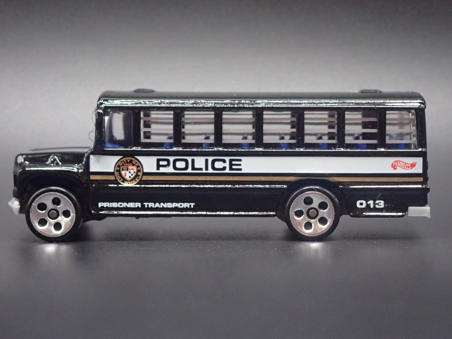 VINTAGE POLICE TRANSPORT BUS 1:64 HW SCALE DIORAMA DIECAST MODEL CAR