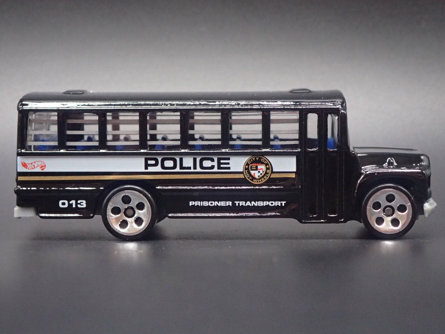 VINTAGE POLICE TRANSPORT BUS 1:64 HW SCALE DIORAMA DIECAST MODEL CAR