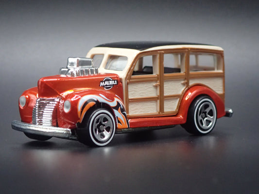 1940 40 FORD WOODIE WOODY STATION WAGON ORANGE 1:64 SCALE DIORAMA DIECAST MODEL CAR