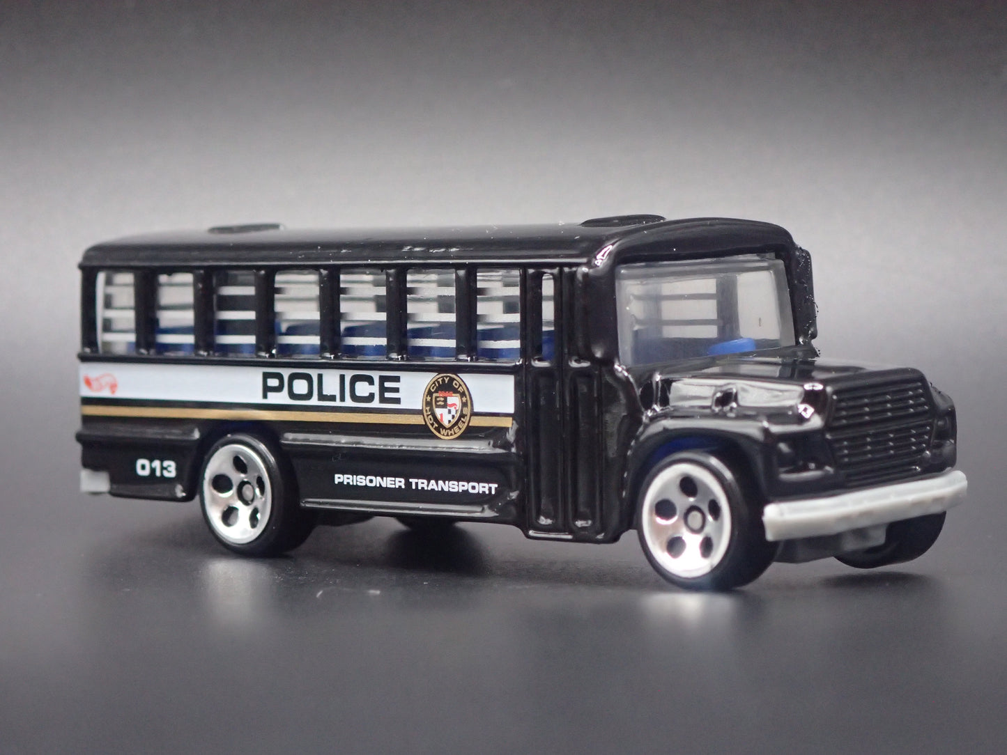 VINTAGE POLICE TRANSPORT BUS 1:64 HW SCALE DIORAMA DIECAST MODEL CAR