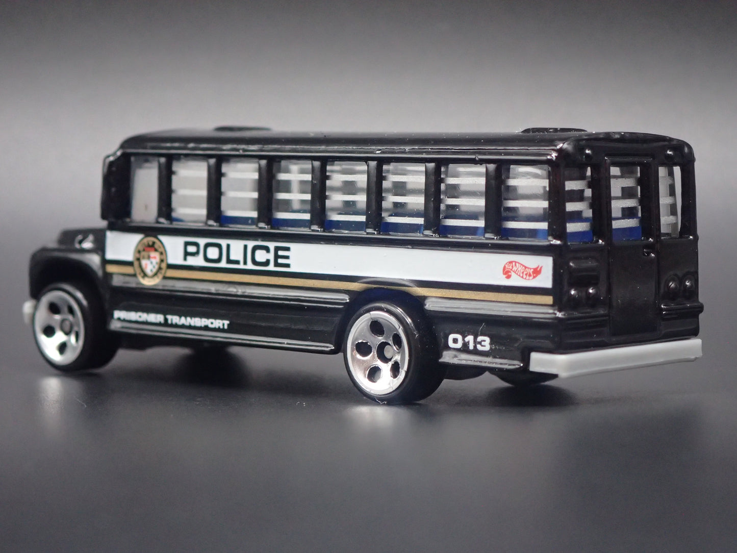 VINTAGE POLICE TRANSPORT BUS 1:64 HW SCALE DIORAMA DIECAST MODEL CAR