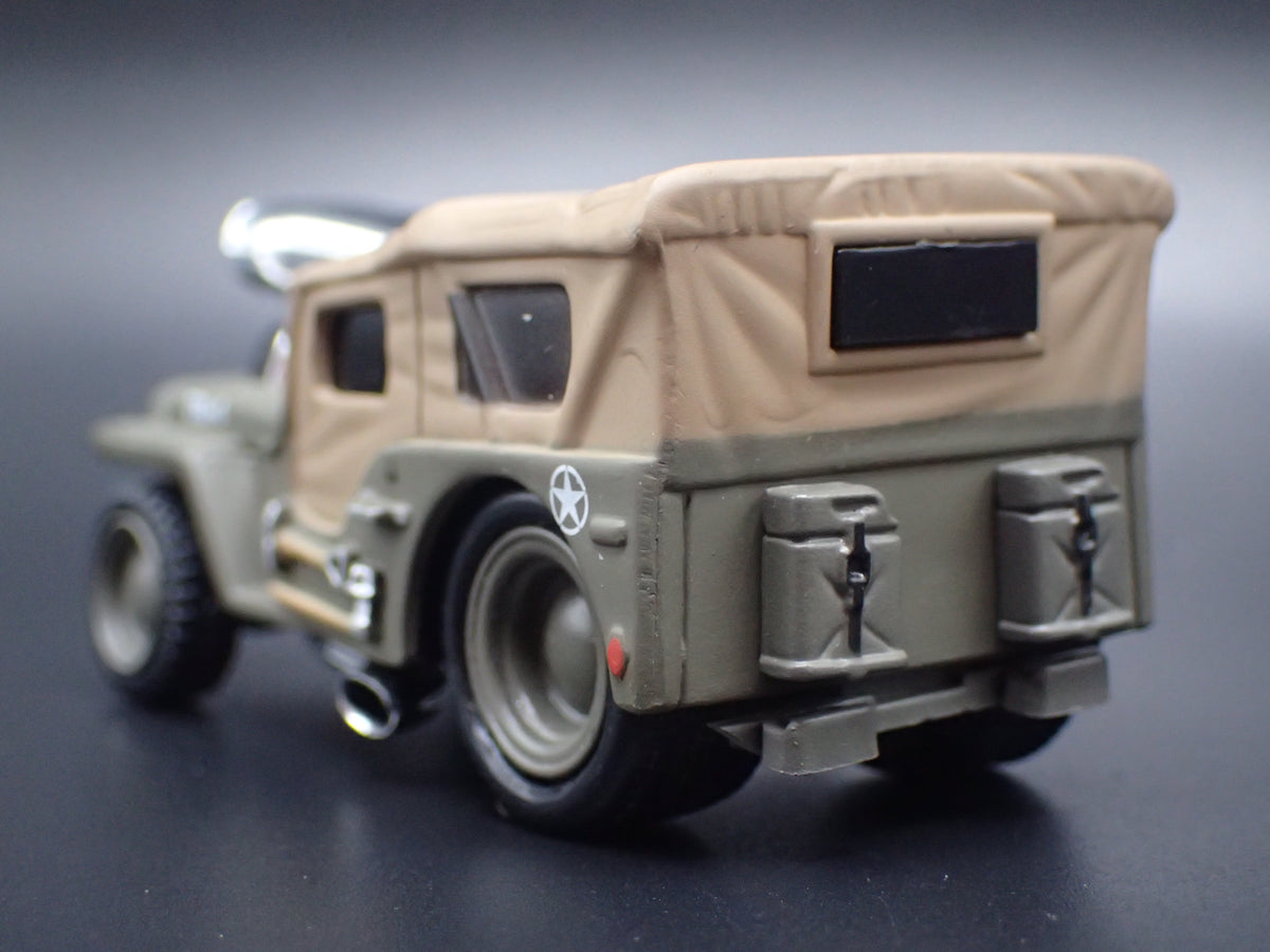 1942 42 JEEP MILITARY GRAY 1:64 SCALE COLLECTIBLE DIORAMA DIECAST MODEL CAR