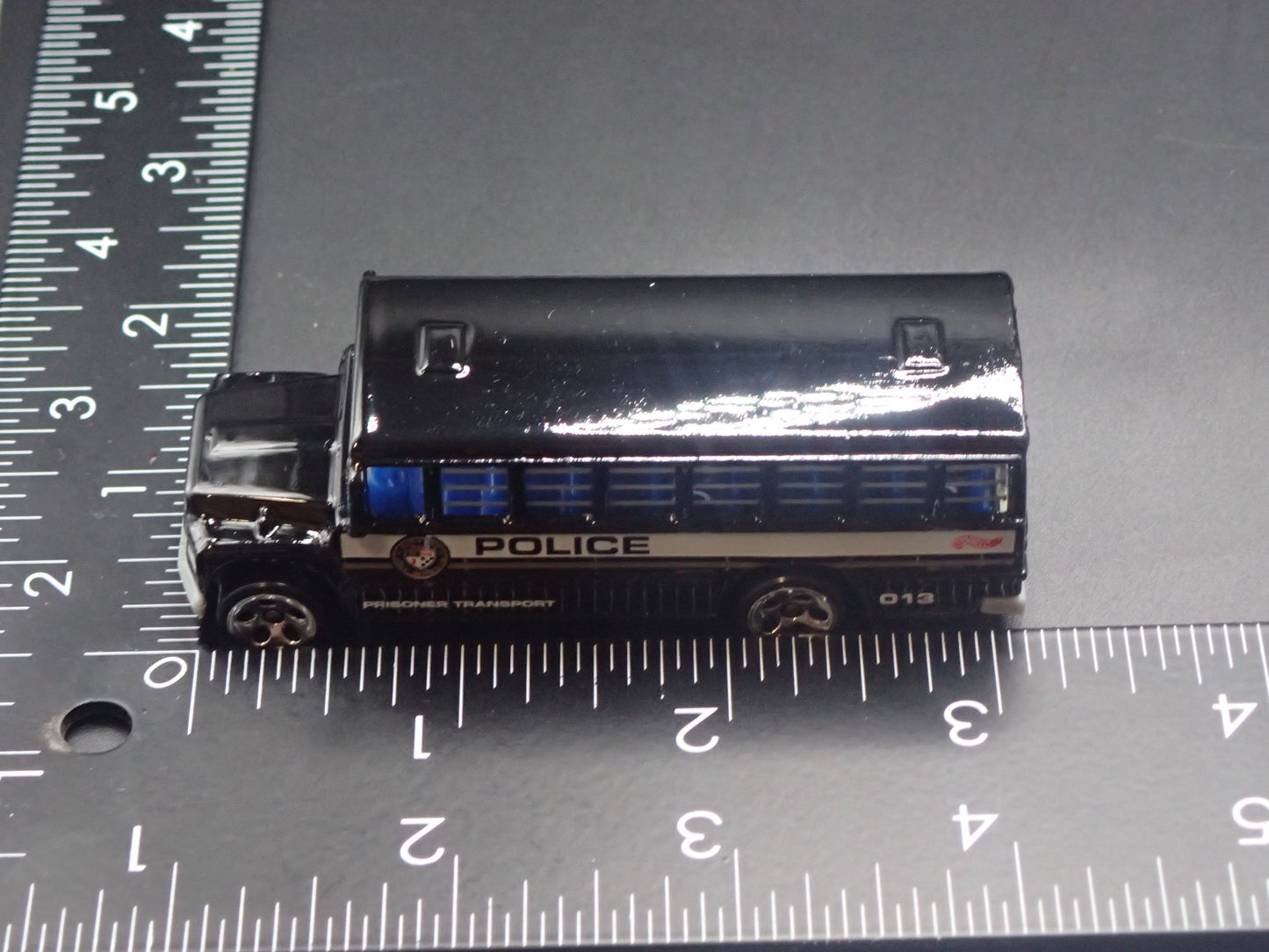 VINTAGE POLICE TRANSPORT BUS 1:64 HW SCALE DIORAMA DIECAST MODEL CAR