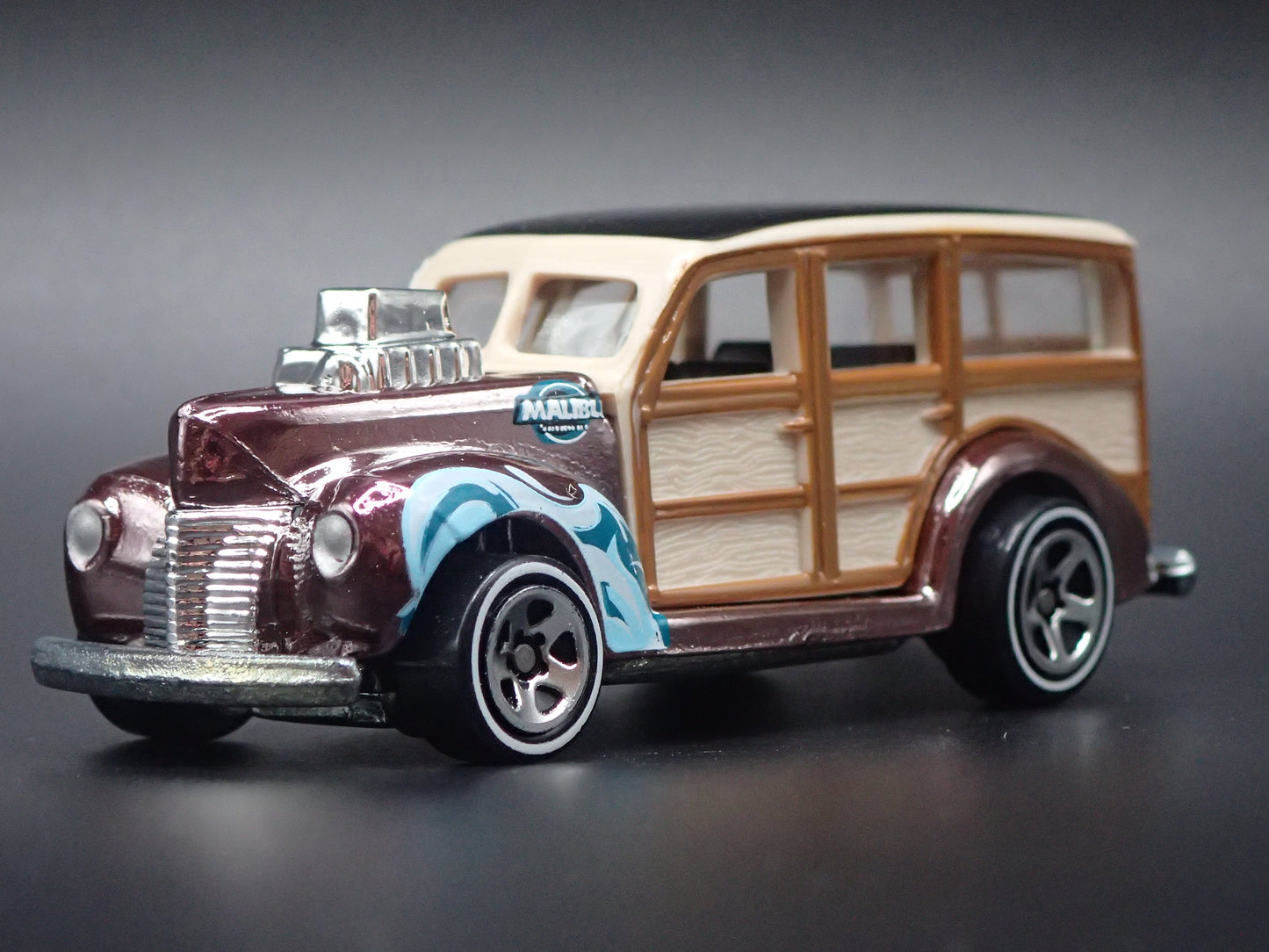 1940 40 FORD WOODIE WOODY STATION WAGON PURPLE 1:64 SCALE DIORAMA DIECAST MODEL CAR