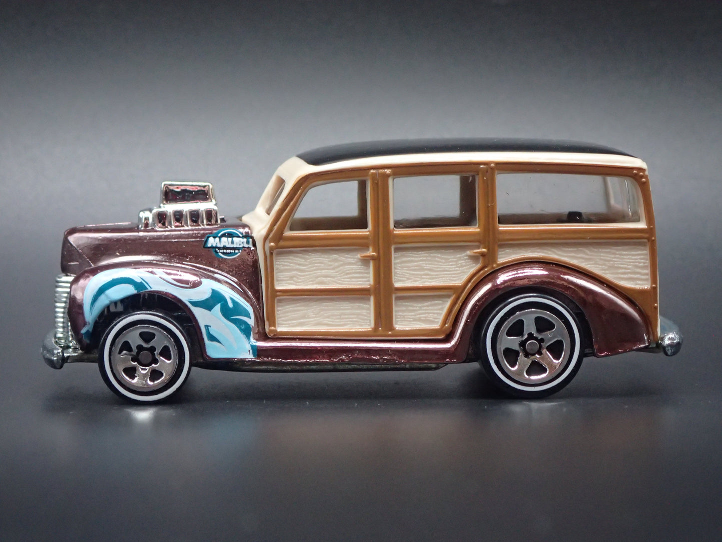 1940 40 FORD WOODIE WOODY STATION WAGON PURPLE 1:64 SCALE DIORAMA DIECAST MODEL CAR