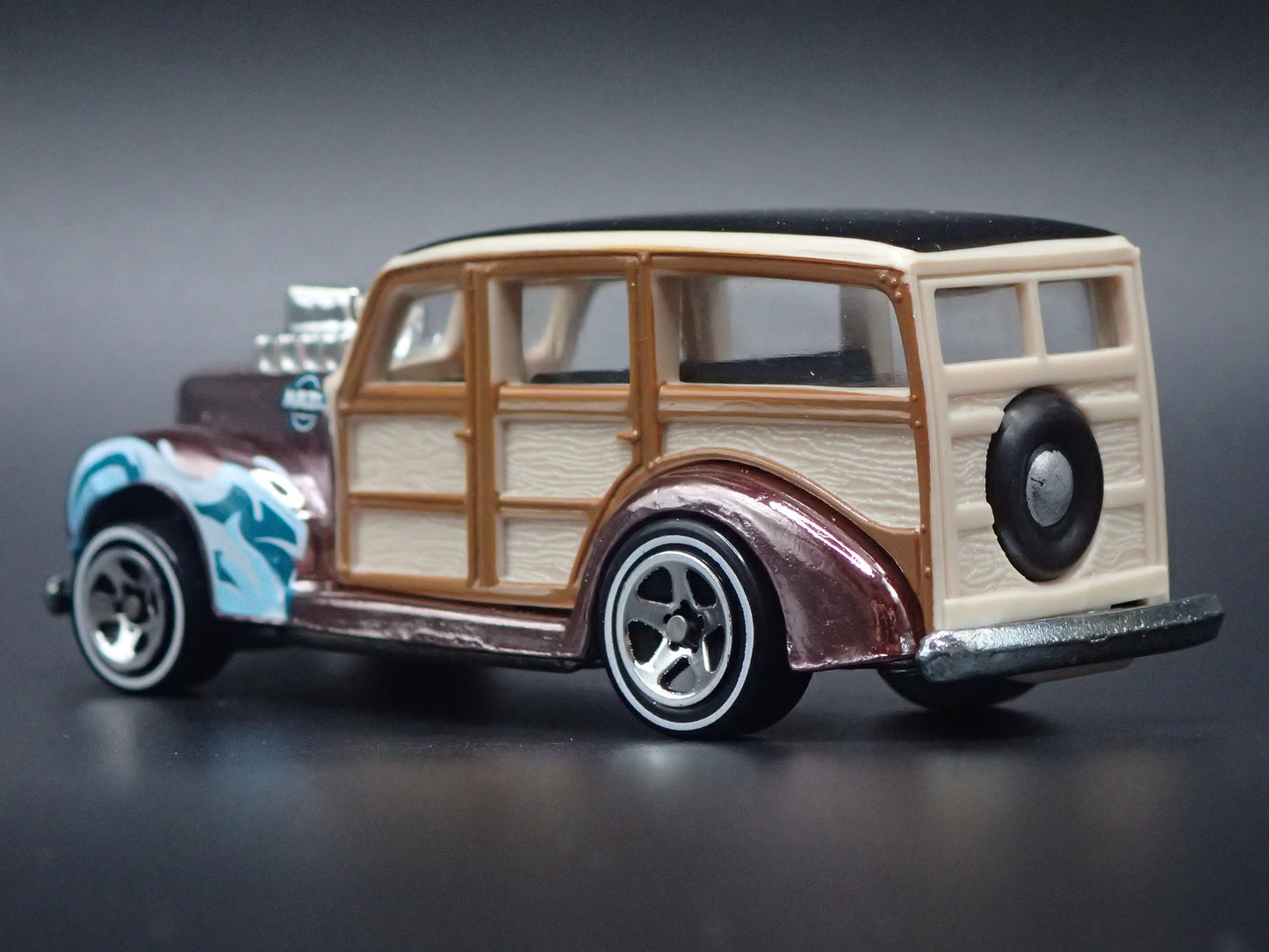 1940 40 FORD WOODIE WOODY STATION WAGON PURPLE 1:64 SCALE DIORAMA DIECAST MODEL CAR
