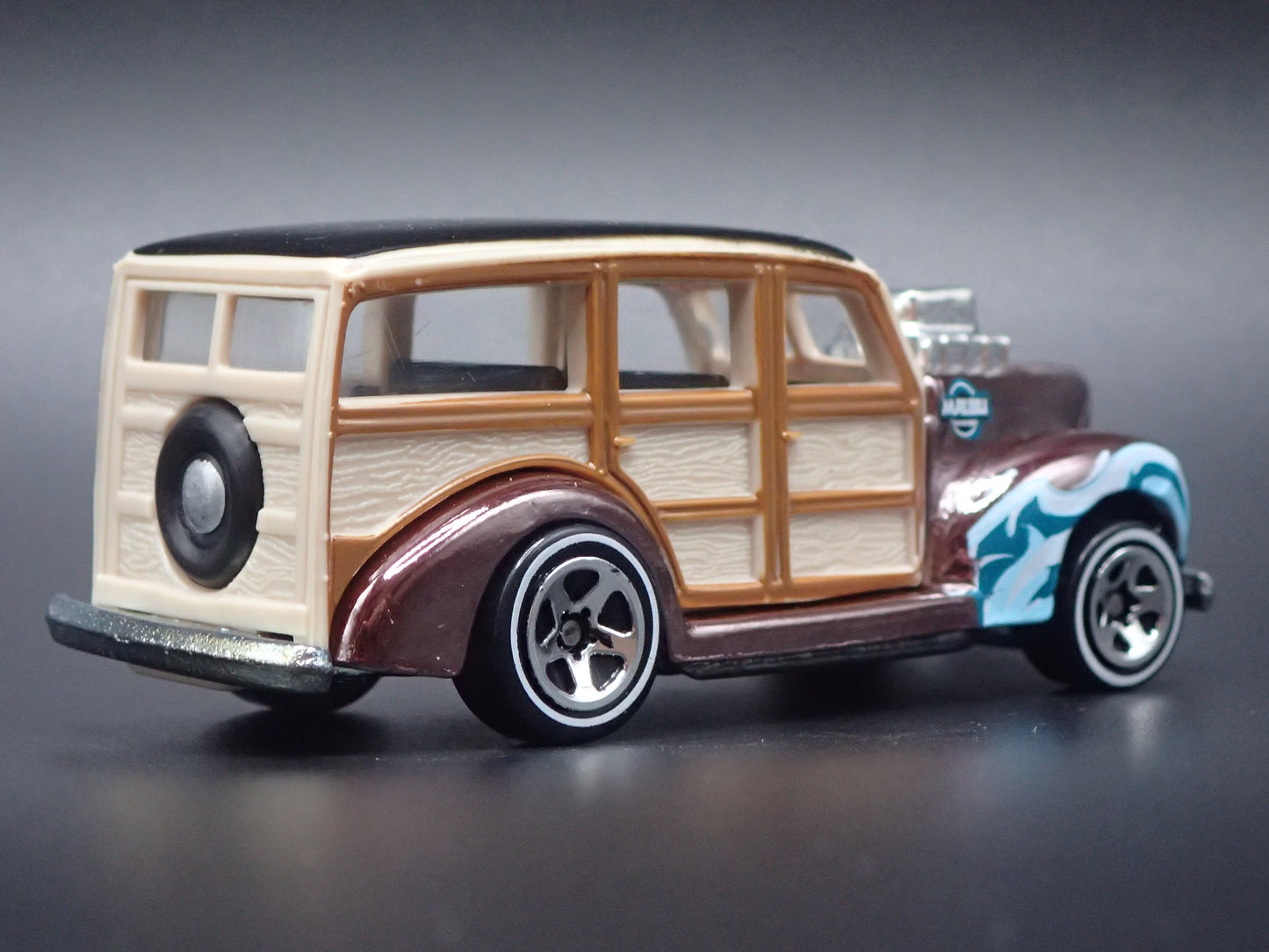 1940 40 FORD WOODIE WOODY STATION WAGON PURPLE 1:64 SCALE DIORAMA DIECAST MODEL CAR