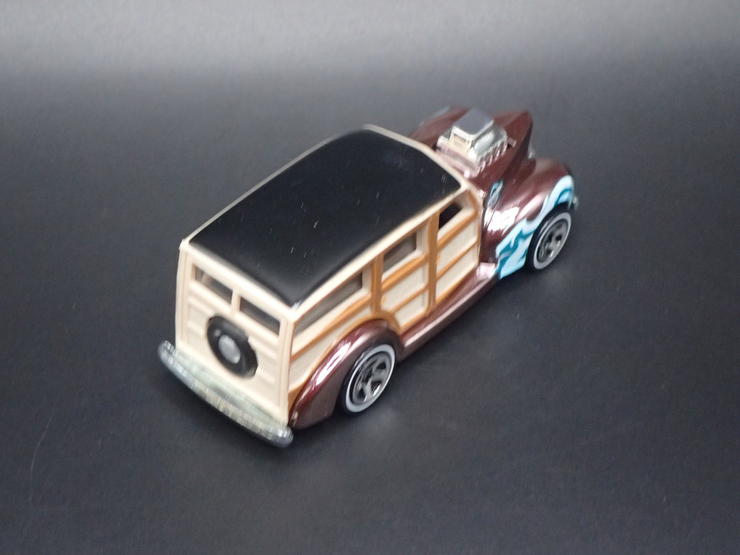 1940 40 FORD WOODIE WOODY STATION WAGON PURPLE 1:64 SCALE DIORAMA DIECAST MODEL CAR