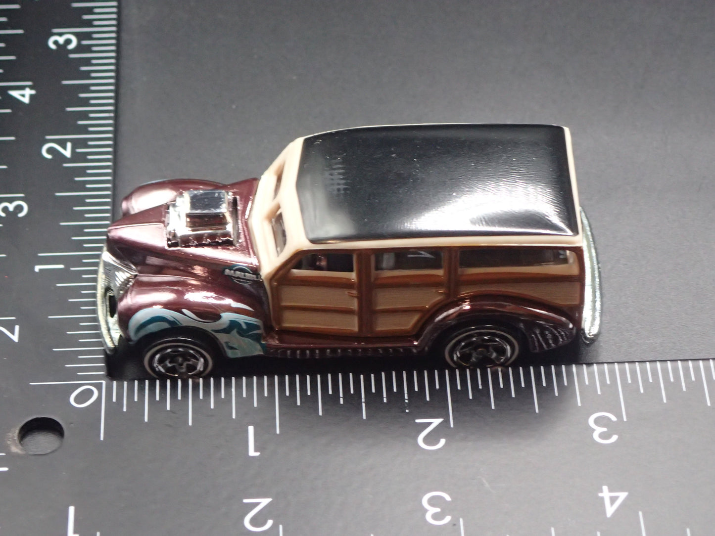 1940 40 FORD WOODIE WOODY STATION WAGON PURPLE 1:64 SCALE DIORAMA DIECAST MODEL CAR
