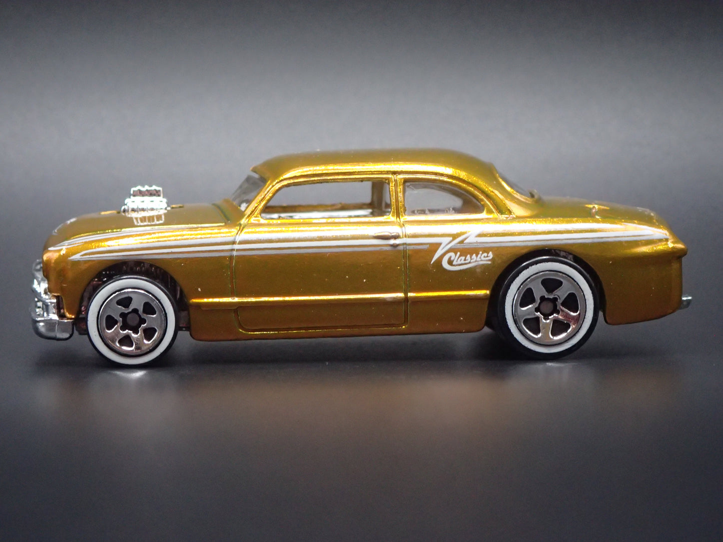 1949-1951 FORD SHOE BOX CLUB COUPE 1:64 SCALE LIMITED DIORAMA DIECAST MODEL CAR