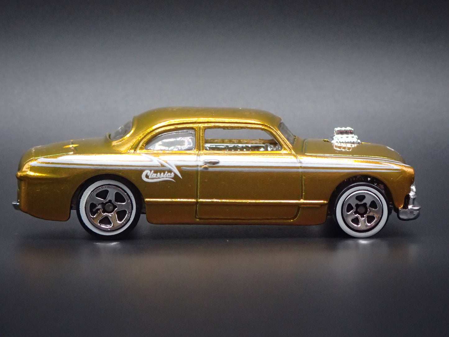 1949-1951 FORD SHOE BOX CLUB COUPE 1:64 SCALE LIMITED DIORAMA DIECAST MODEL CAR