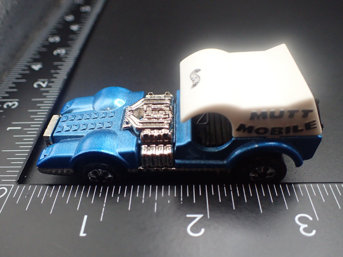 MUTT MOBILE CUSTOM HOT WHEELS BLUE 1/64 SCALE DIORAMA DIECAST MODEL CAR