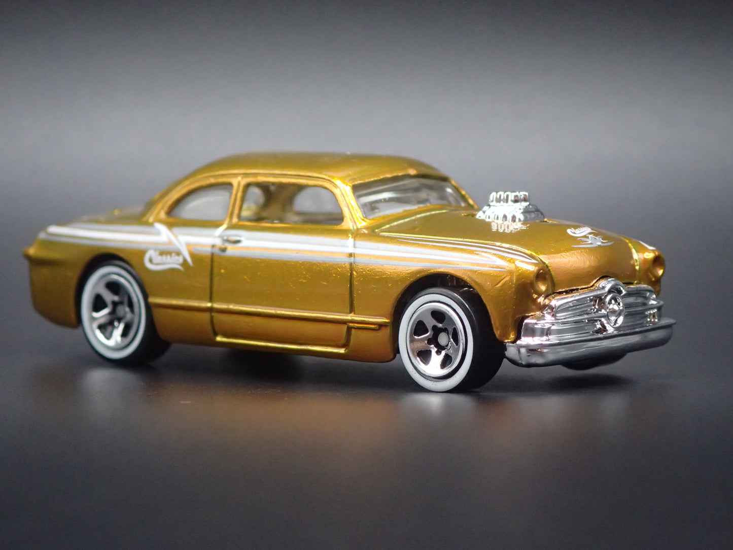 1949-1951 FORD SHOE BOX CLUB COUPE 1:64 SCALE LIMITED DIORAMA DIECAST MODEL CAR