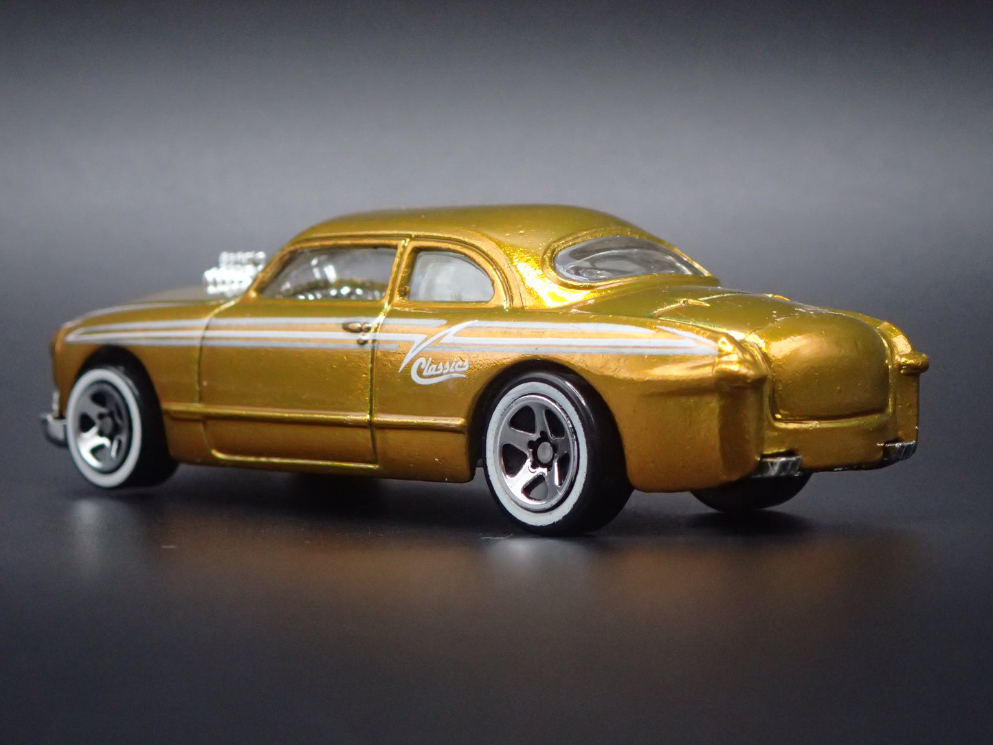 1949-1951 FORD SHOE BOX CLUB COUPE 1:64 SCALE LIMITED DIORAMA DIECAST MODEL CAR