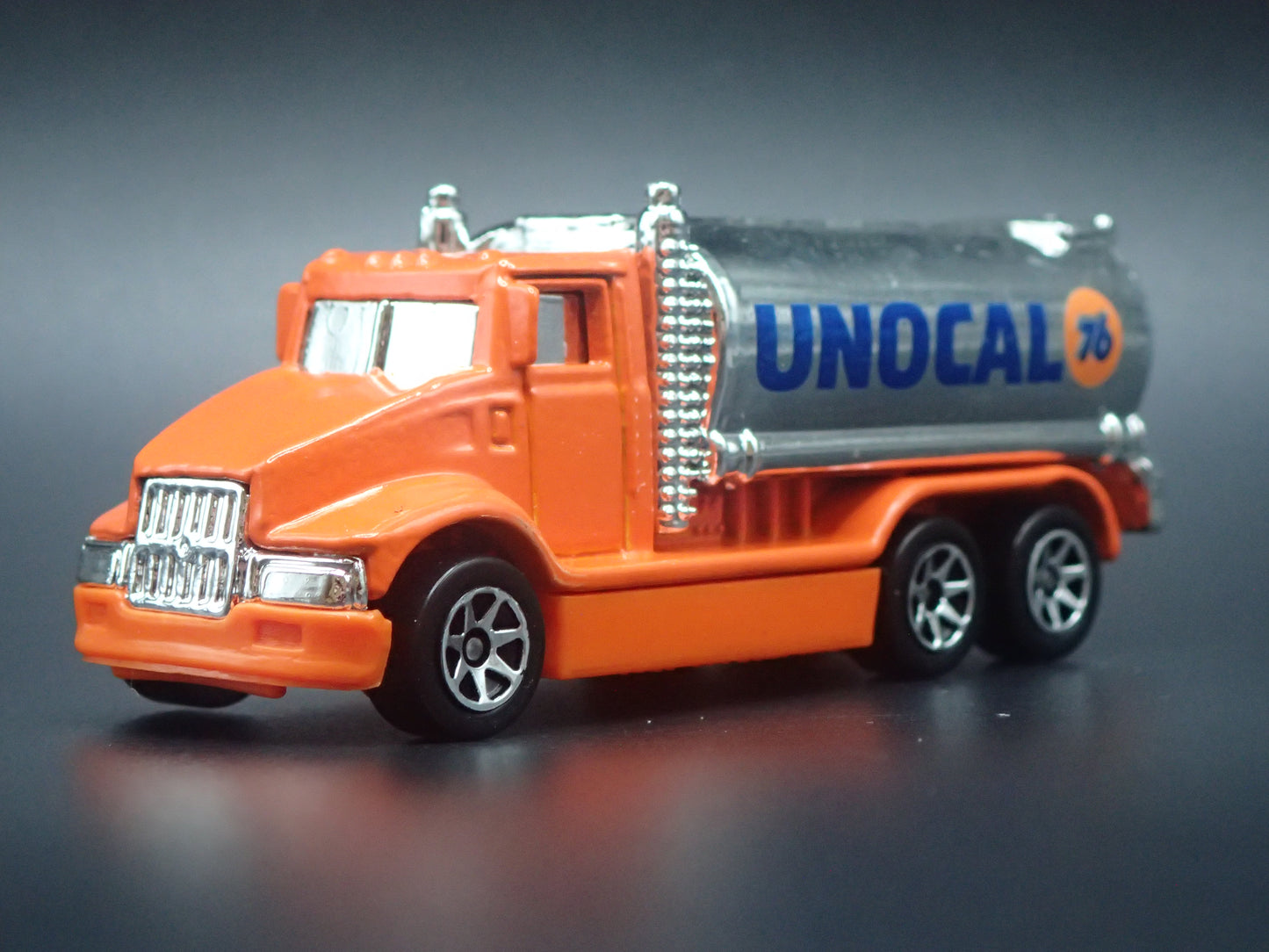 UNOCAL 76 OIL TANKER TRUCK 1:64 HW SCALE DIORAMA DIECAST MODEL CAR