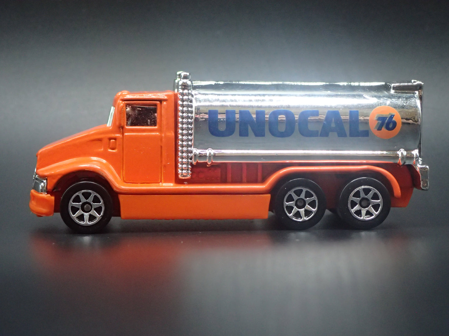 UNOCAL 76 OIL TANKER TRUCK 1:64 HW SCALE DIORAMA DIECAST MODEL CAR