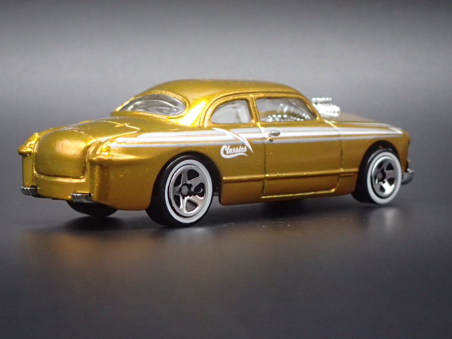 1949-1951 FORD SHOE BOX CLUB COUPE 1:64 SCALE LIMITED DIORAMA DIECAST MODEL CAR
