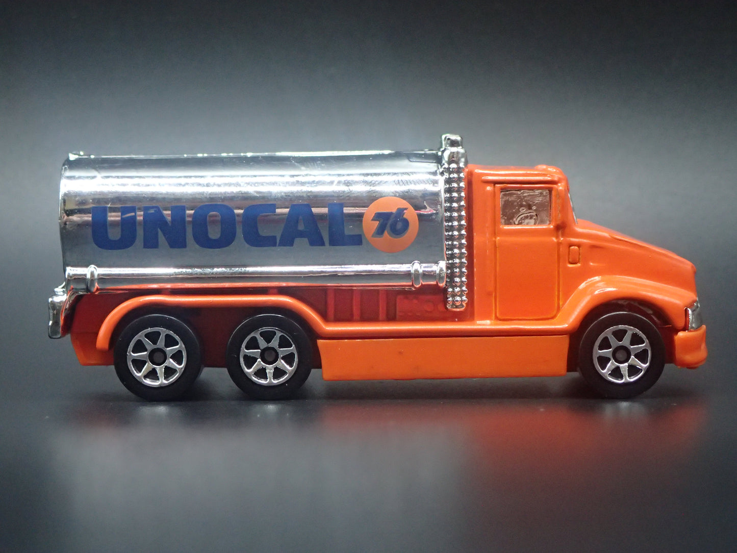 UNOCAL 76 OIL TANKER TRUCK 1:64 HW SCALE DIORAMA DIECAST MODEL CAR