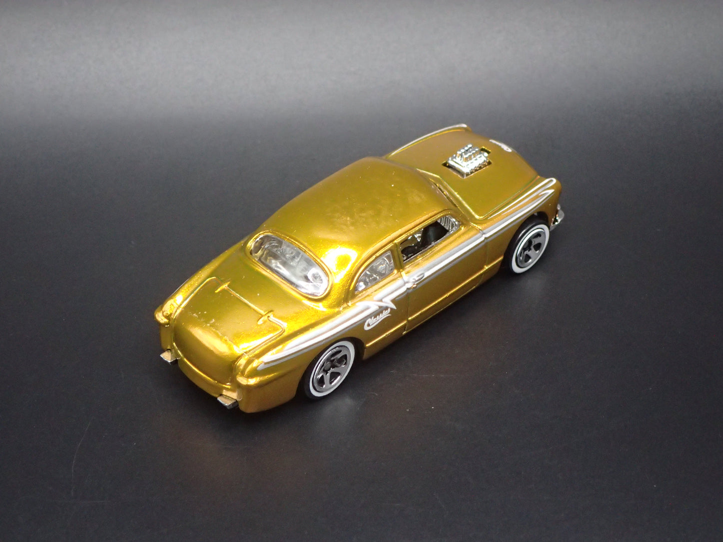 1949-1951 FORD SHOE BOX CLUB COUPE 1:64 SCALE LIMITED DIORAMA DIECAST MODEL CAR
