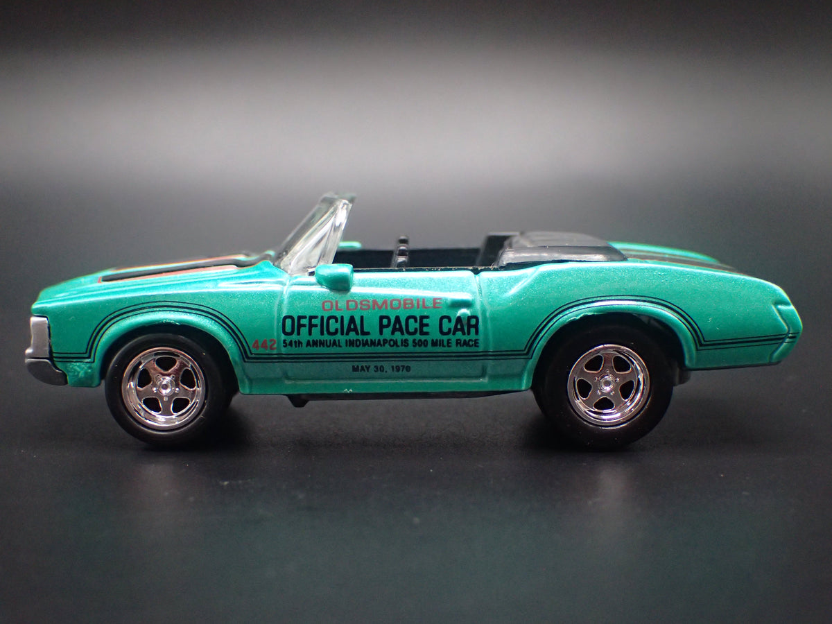 1970 70 OLDS OLDSMOBILE 442 INDY 500 CONVERTIBLE PACE CAR 1/64 SCALE DIECAST MODEL CAR