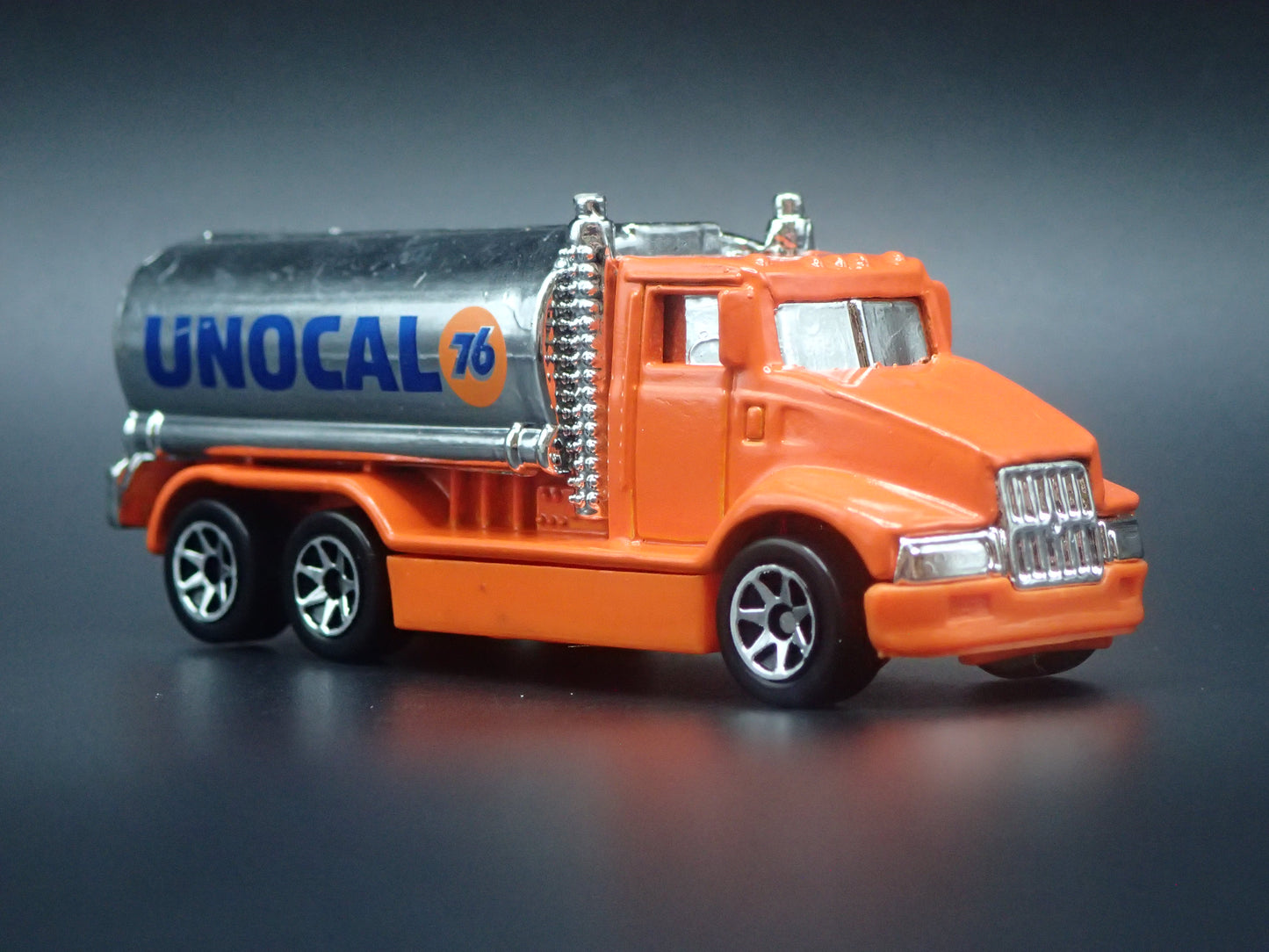 UNOCAL 76 OIL TANKER TRUCK 1:64 HW SCALE DIORAMA DIECAST MODEL CAR