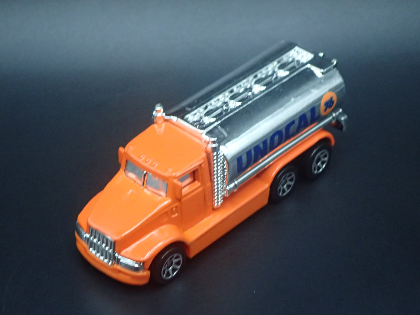 UNOCAL 76 OIL TANKER TRUCK 1:64 HW SCALE DIORAMA DIECAST MODEL CAR