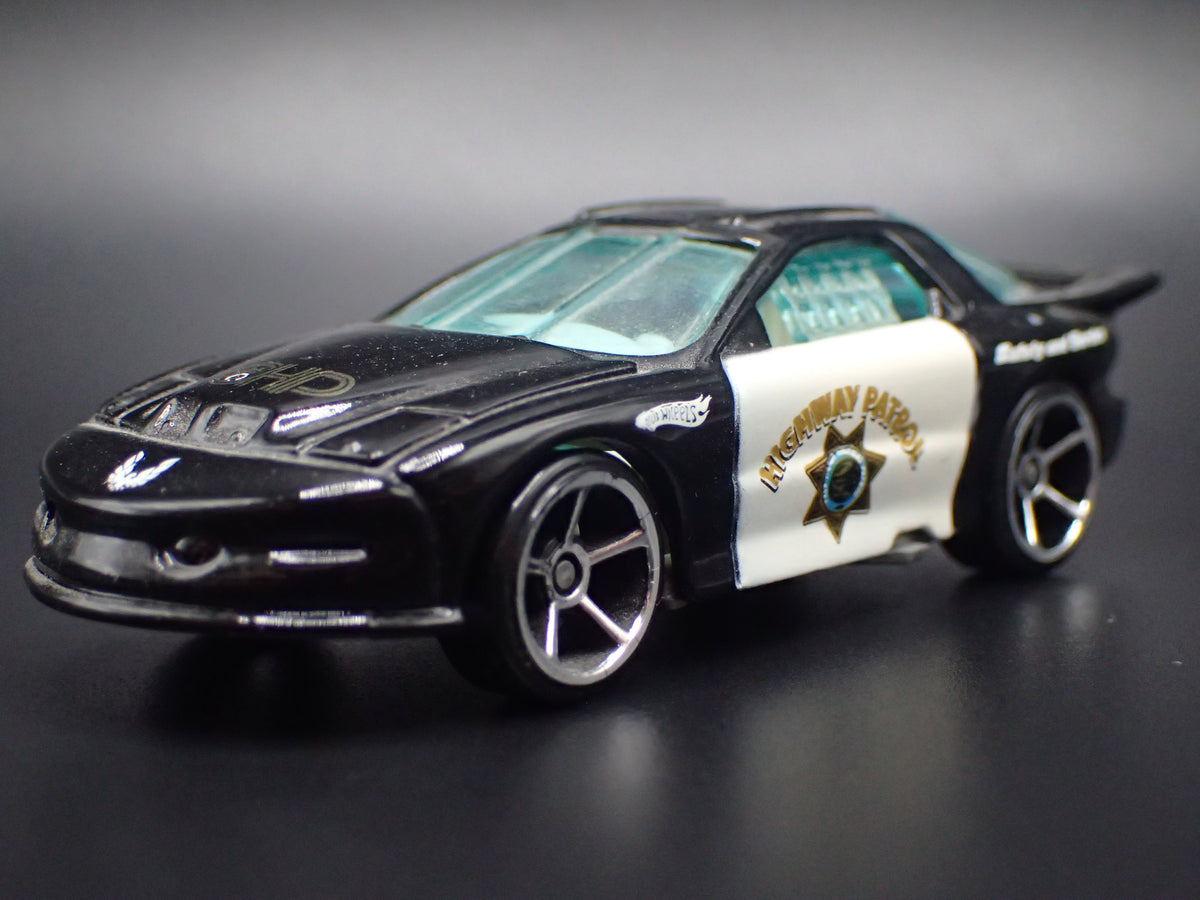 PONTIAC FIREBIRD IROC CHP CALIFORNIA 1:64 SCALE COLLECTIBLE DIECAST MODEL CAR