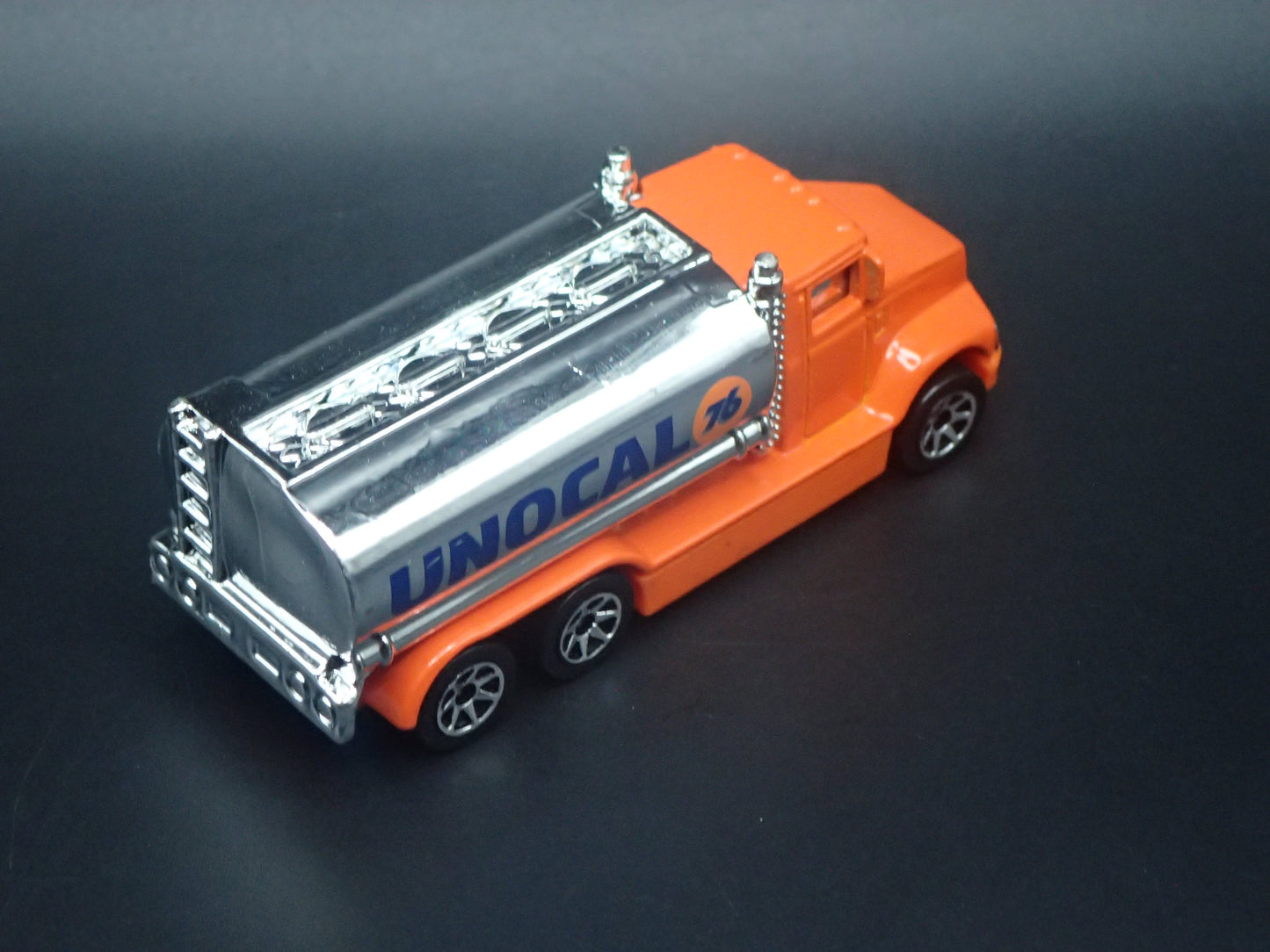 UNOCAL 76 OIL TANKER TRUCK 1:64 HW SCALE DIORAMA DIECAST MODEL CAR