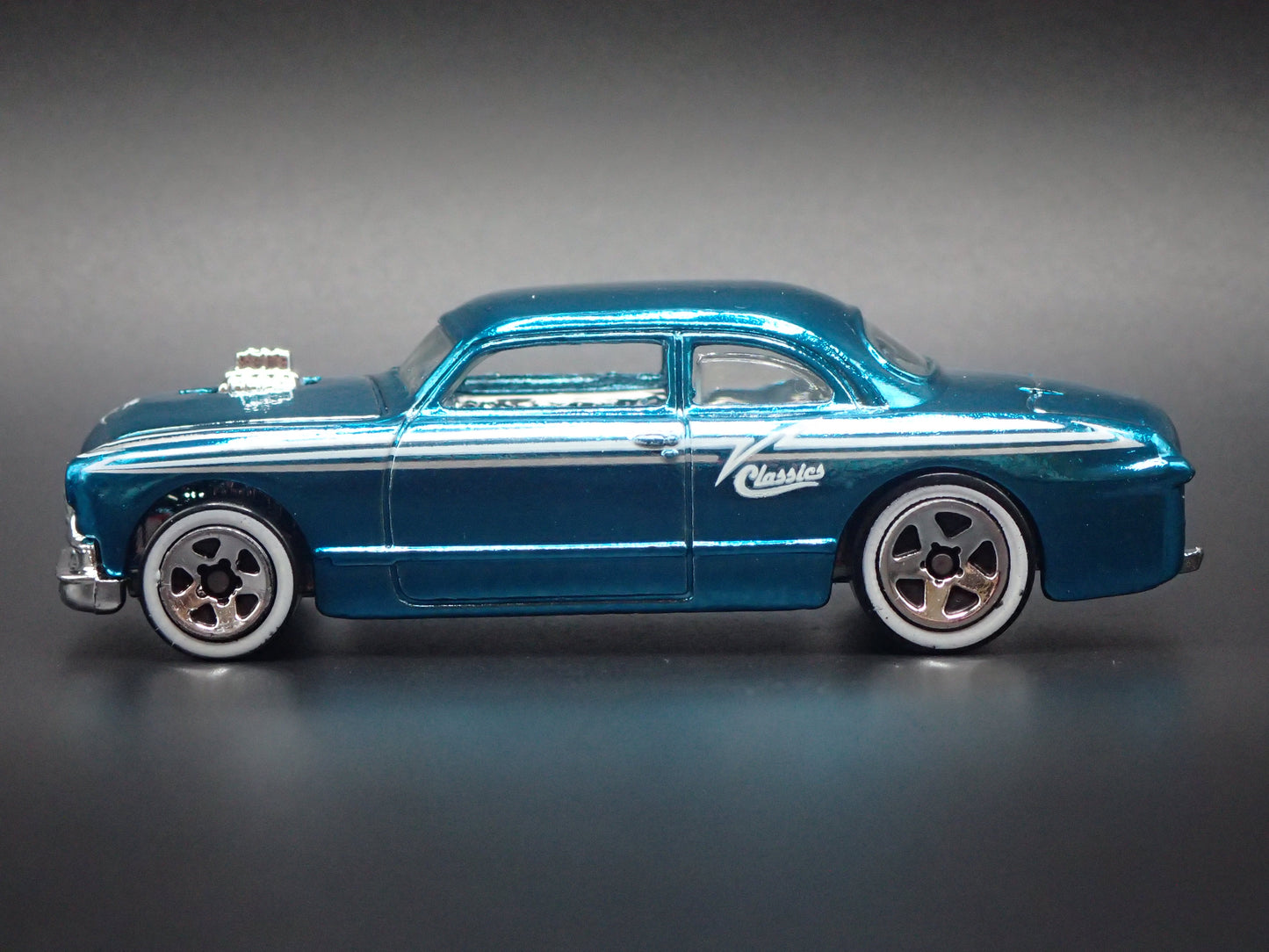 1949-1951 FORD SHOE BOX CLUB COUPE 1:64 SCALE LIMITED DIORAMA DIECAST MODEL CAR
