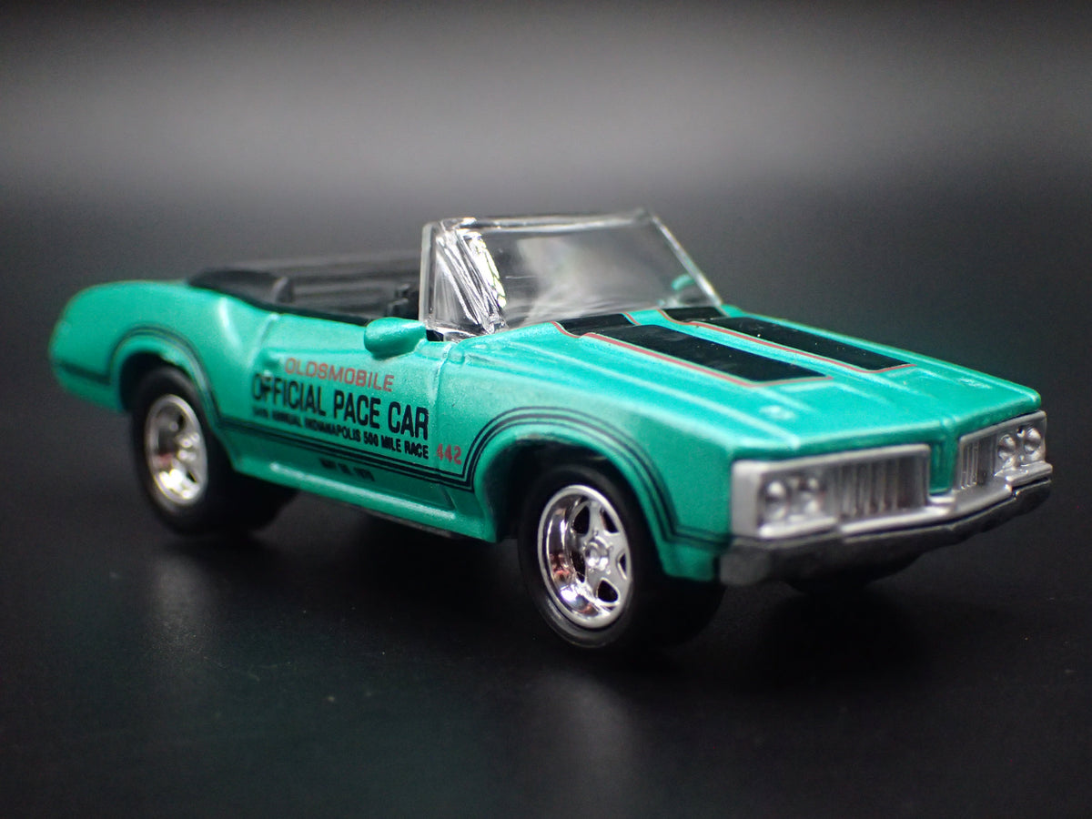 1970 70 OLDS OLDSMOBILE 442 INDY 500 CONVERTIBLE PACE CAR 1/64 SCALE DIECAST MODEL CAR