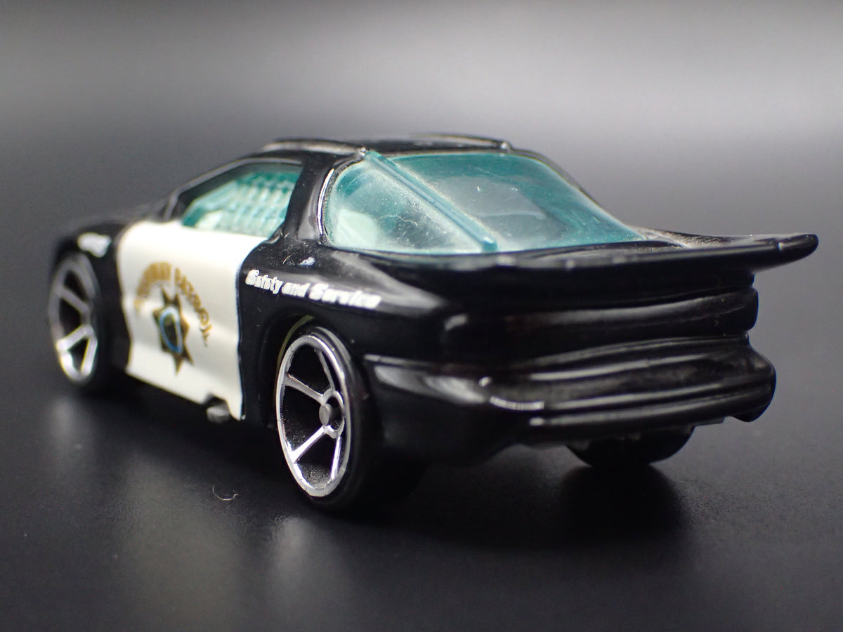 PONTIAC FIREBIRD IROC CHP CALIFORNIA 1:64 SCALE COLLECTIBLE DIECAST MODEL CAR
