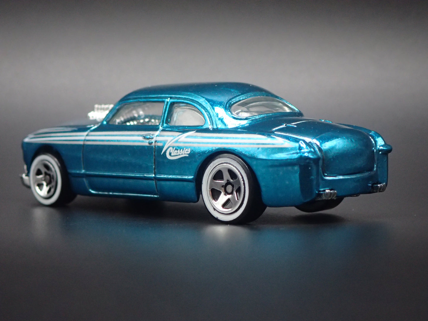 1949-1951 FORD SHOE BOX CLUB COUPE 1:64 SCALE LIMITED DIORAMA DIECAST MODEL CAR