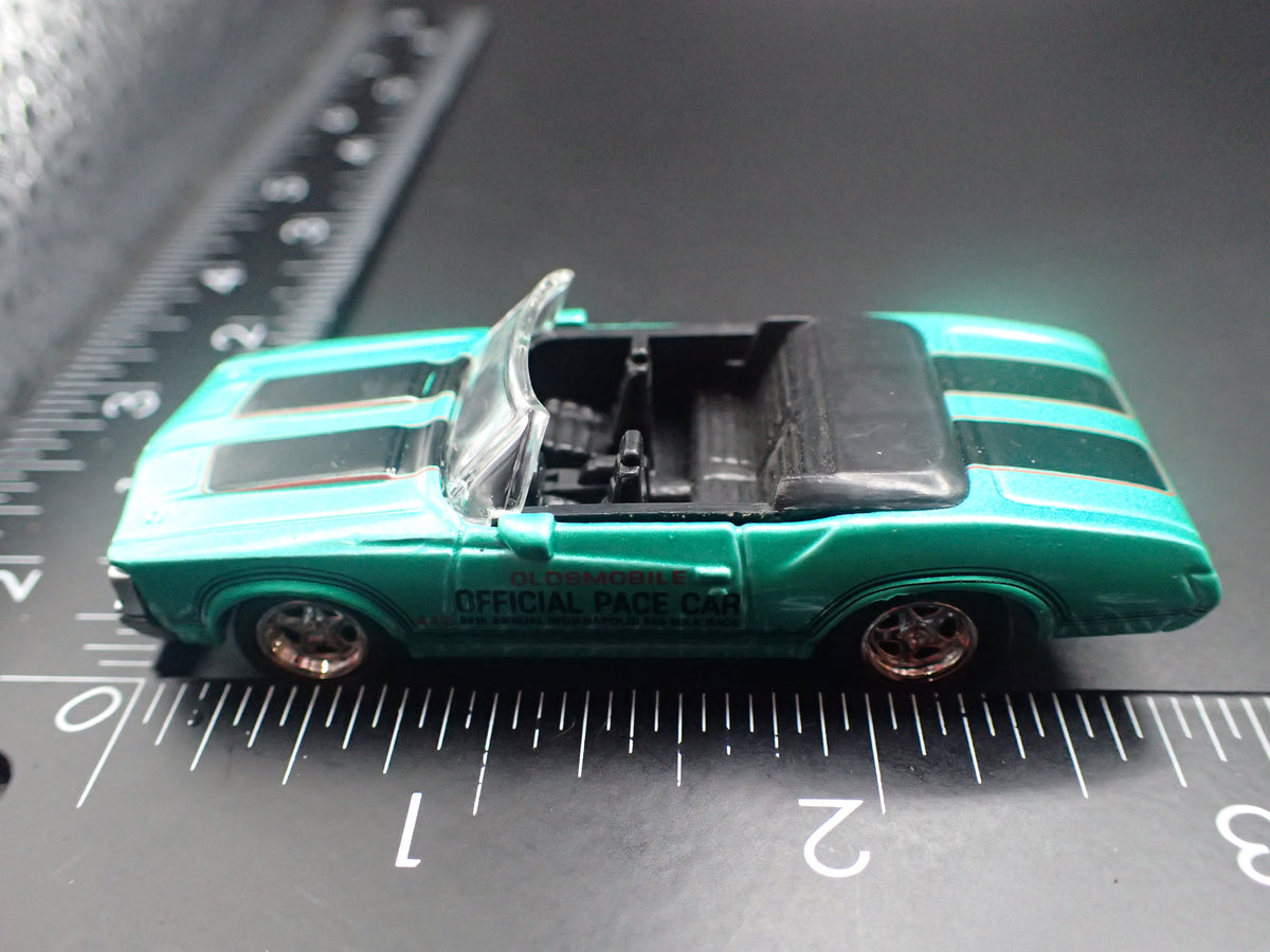 1970 70 OLDS OLDSMOBILE 442 INDY 500 CONVERTIBLE PACE CAR 1/64 SCALE DIECAST MODEL CAR