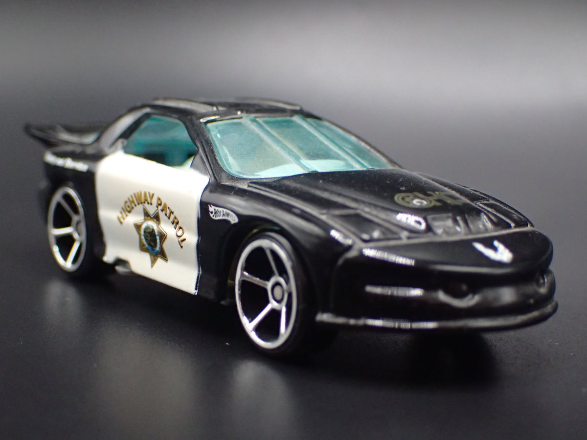 PONTIAC FIREBIRD IROC CHP CALIFORNIA 1:64 SCALE COLLECTIBLE DIECAST MODEL CAR