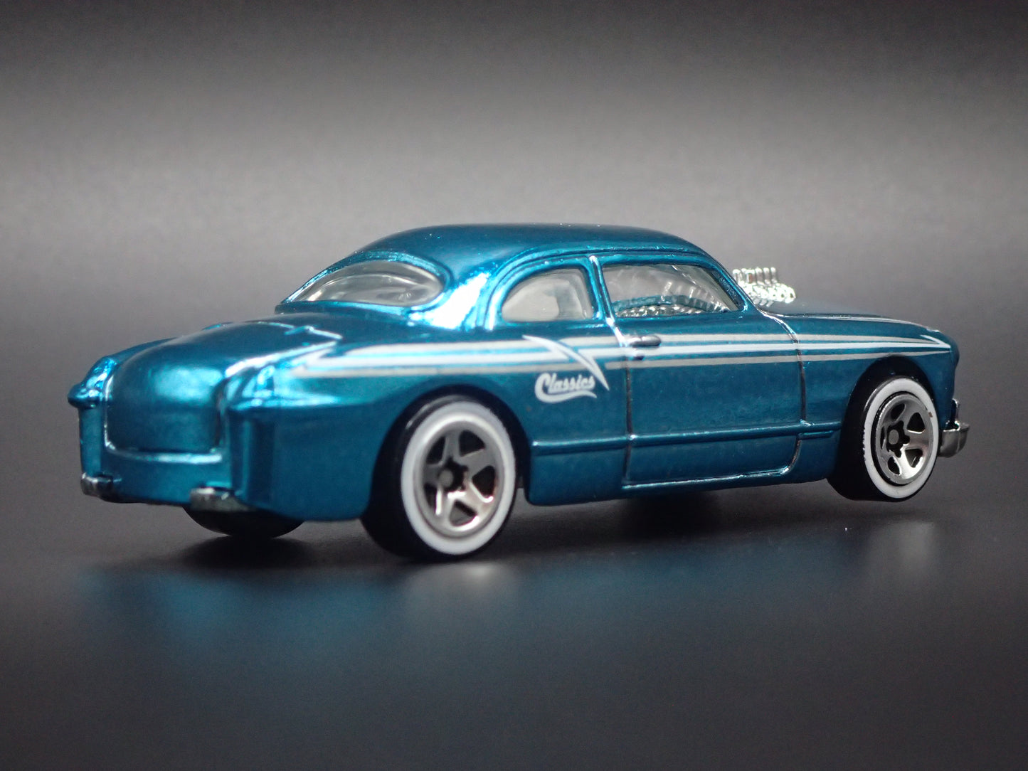 1949-1951 FORD SHOE BOX CLUB COUPE 1:64 SCALE LIMITED DIORAMA DIECAST MODEL CAR