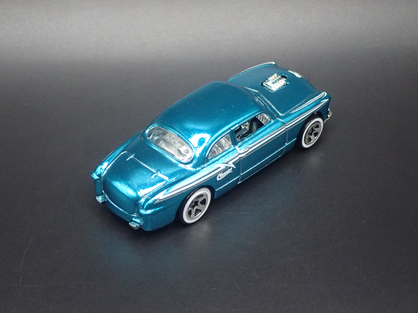 1949-1951 FORD SHOE BOX CLUB COUPE 1:64 SCALE LIMITED DIORAMA DIECAST MODEL CAR