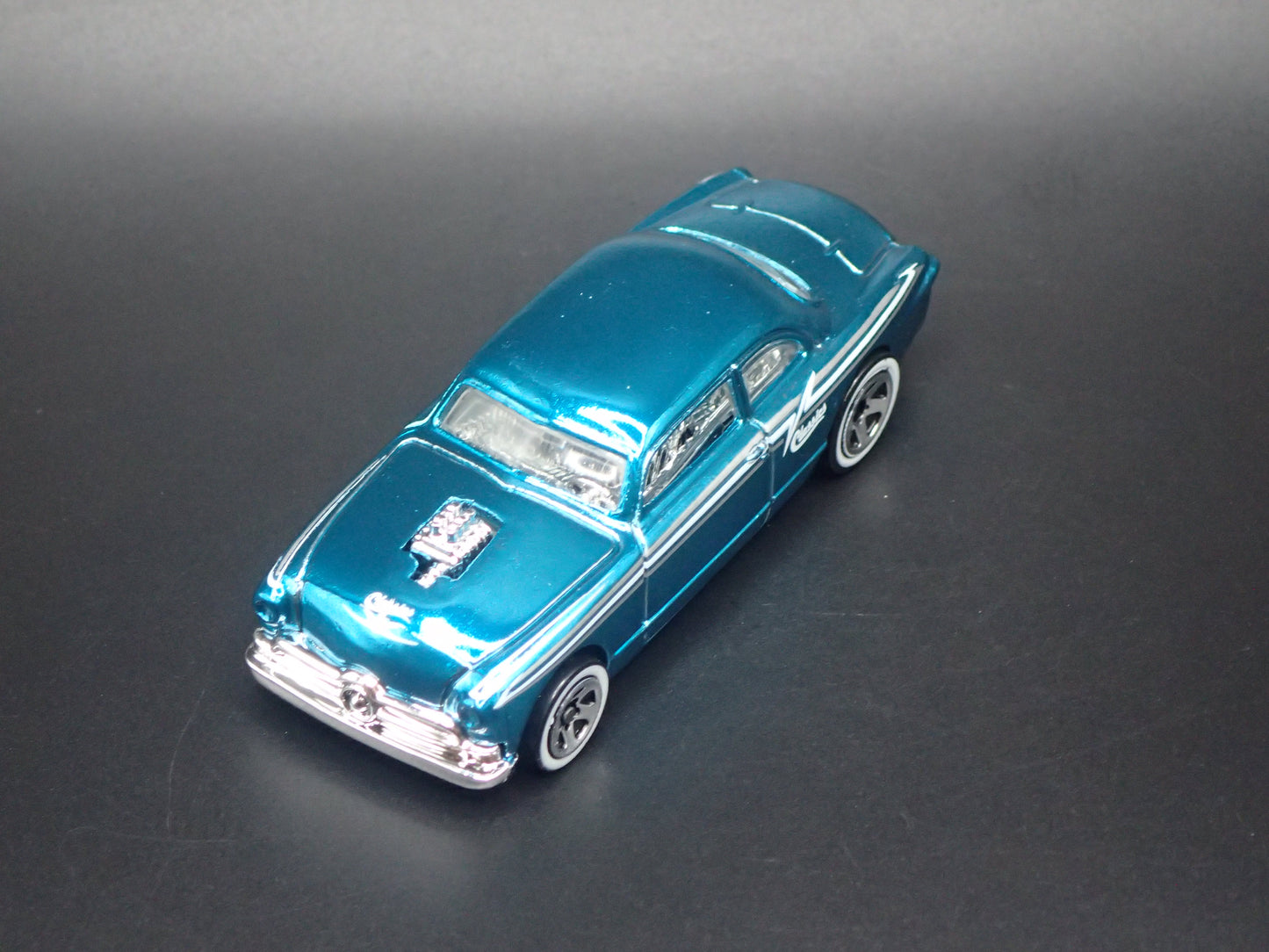 1949-1951 FORD SHOE BOX CLUB COUPE 1:64 SCALE LIMITED DIORAMA DIECAST MODEL CAR