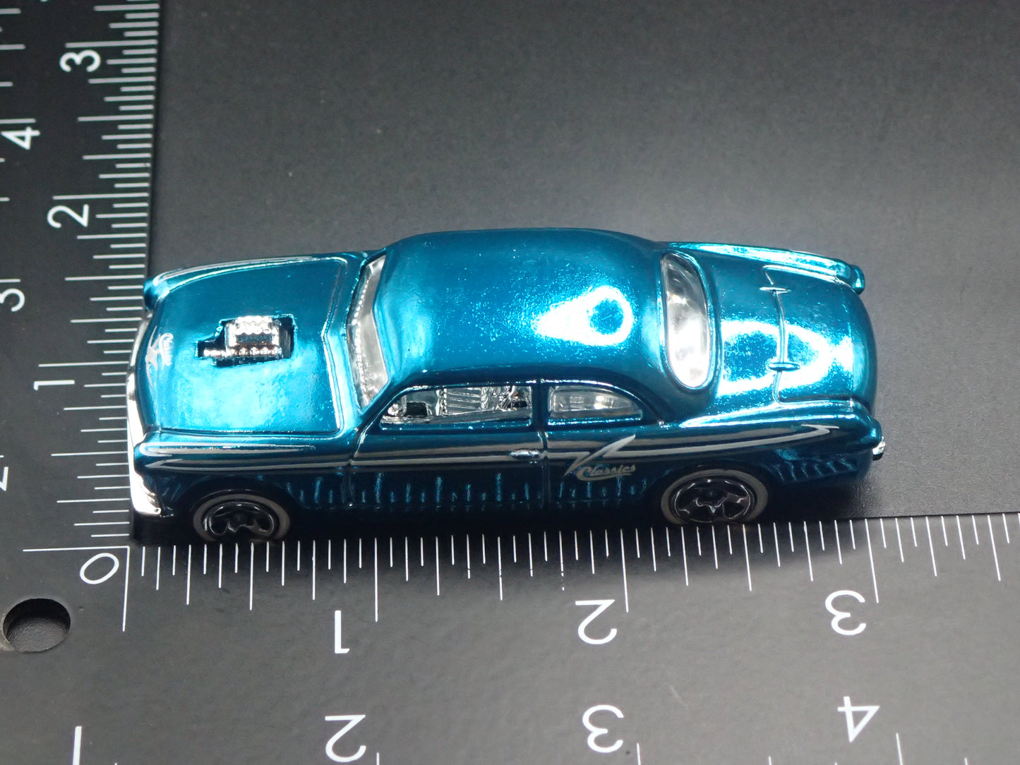 1949-1951 FORD SHOE BOX CLUB COUPE 1:64 SCALE LIMITED DIORAMA DIECAST MODEL CAR