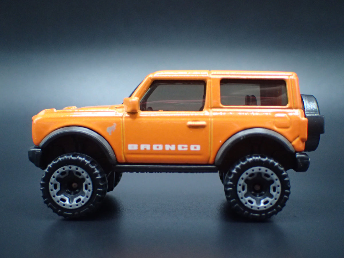 2021-2026 FORD BRONCO 2 TWO DOOR ORANGE 1:64 SCALE DIORAMA DIECAST MODEL CAR