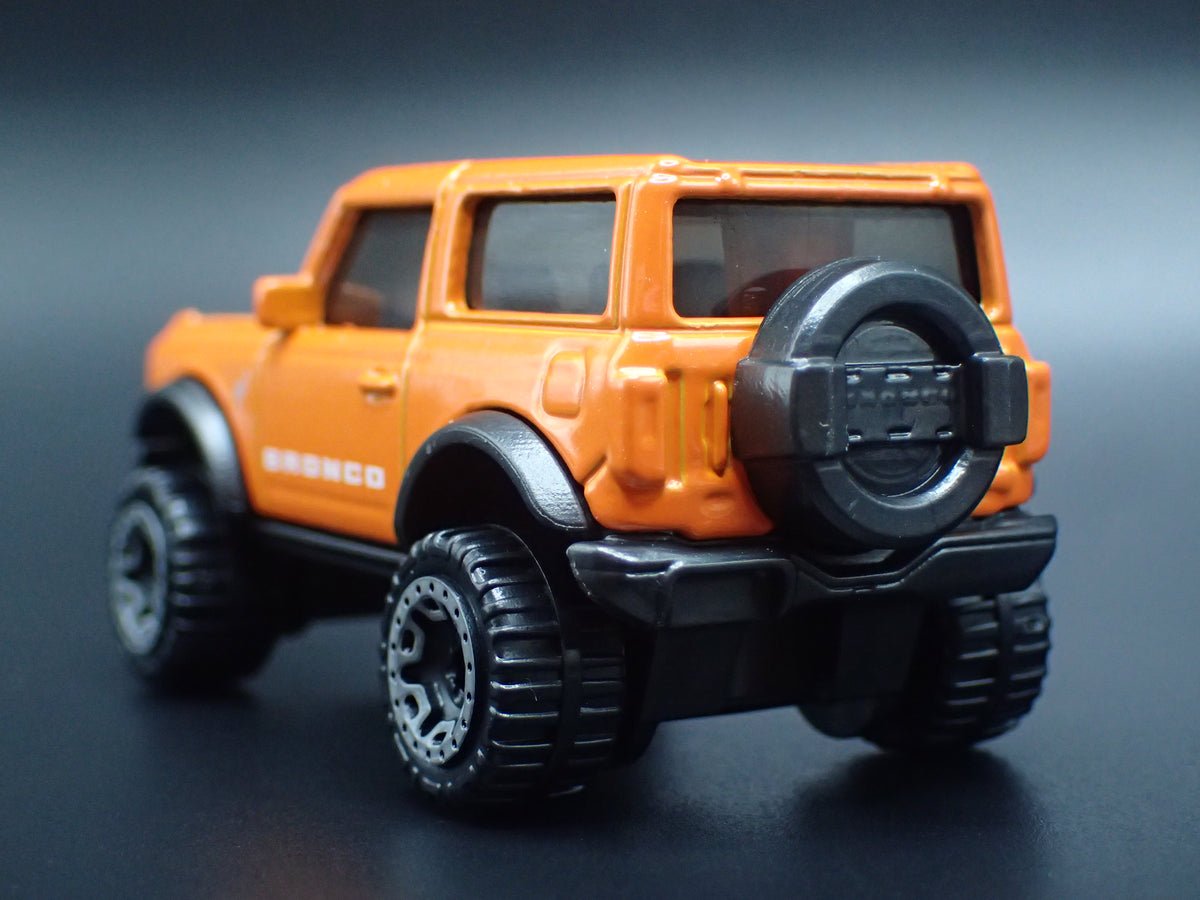 2021-2026 FORD BRONCO 2 TWO DOOR ORANGE 1:64 SCALE DIORAMA DIECAST MODEL CAR