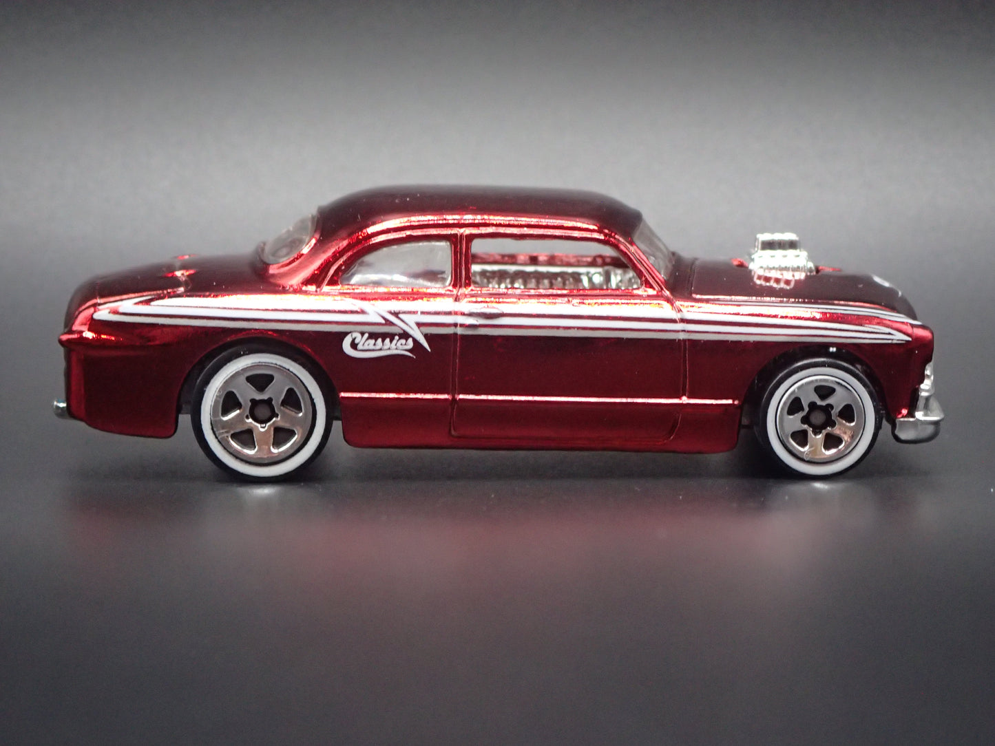 1949-1951 FORD SHOE BOX CLUB COUPE 1:64 SCALE LIMITED DIORAMA DIECAST MODEL CAR