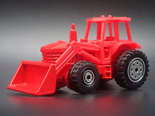 VINTAGE FARM TRACTOR RED 1:64 SCALE COLLECTIBLE DIORAMA DIECAST MODEL CAR