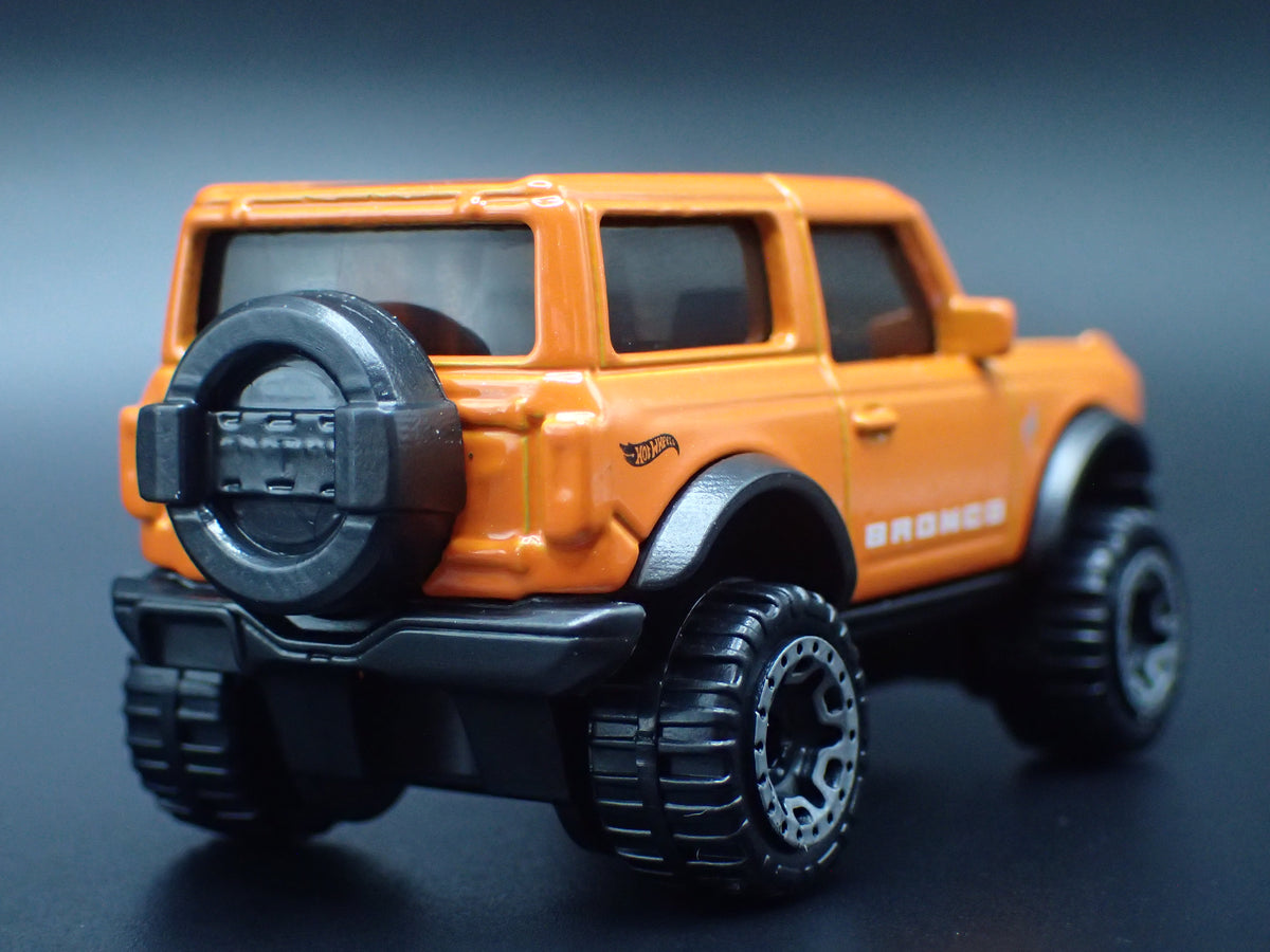 2021-2026 FORD BRONCO 2 TWO DOOR ORANGE 1:64 SCALE DIORAMA DIECAST MODEL CAR