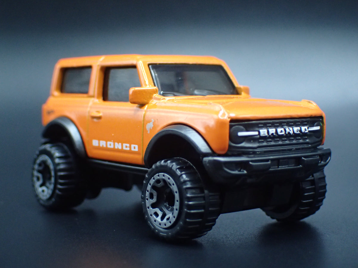 2021-2026 FORD BRONCO 2 TWO DOOR ORANGE 1:64 SCALE DIORAMA DIECAST MODEL CAR
